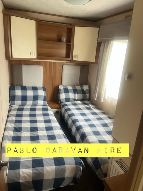 3 Bedroom 8 Berth Caravan Towyn Campground/ 
RV Resort in Towyn