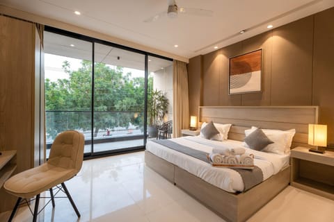 Bed, View (from property/room), Balcony/Terrace, Bedroom, City view