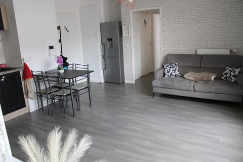 3 pièces + terrasse dernier étage proche centre Apartment in Île-de-France