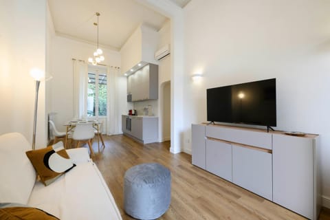 TV and multimedia, Kitchen or kitchenette, Living room, Seating area