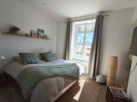 Superbe studio rénové proche Métro avec garage Apartment in Lyon