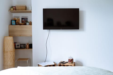 Superbe studio rénové proche Métro avec garage Apartment in Lyon