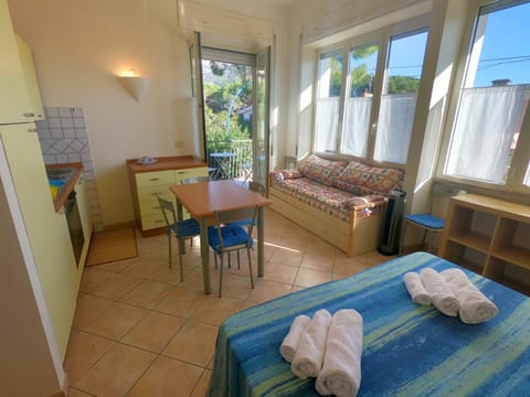 Photo of the whole room, Seating area