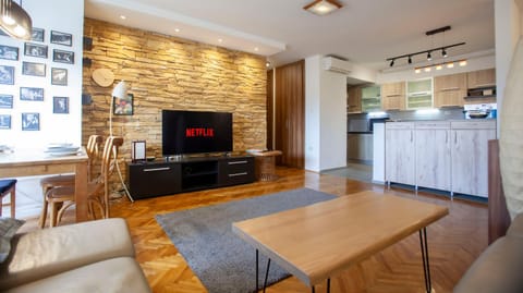 Communal lounge/ TV room, TV and multimedia, Seating area