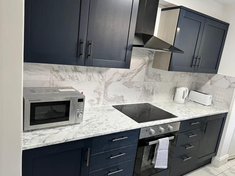 Kitchen or kitchenette, minibar, pet friendly, toaster