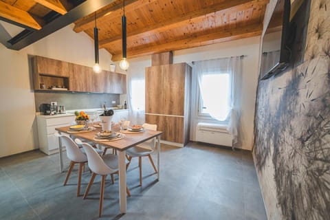 TV and multimedia, Kitchen or kitchenette, Dining area, dishwasher, minibar, stove