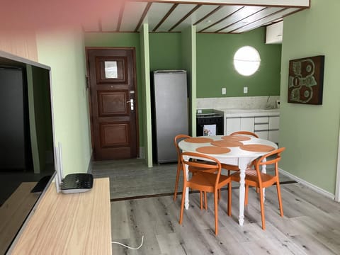 Dining area, minibar