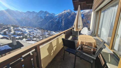 Balcony/Terrace, Mountain view