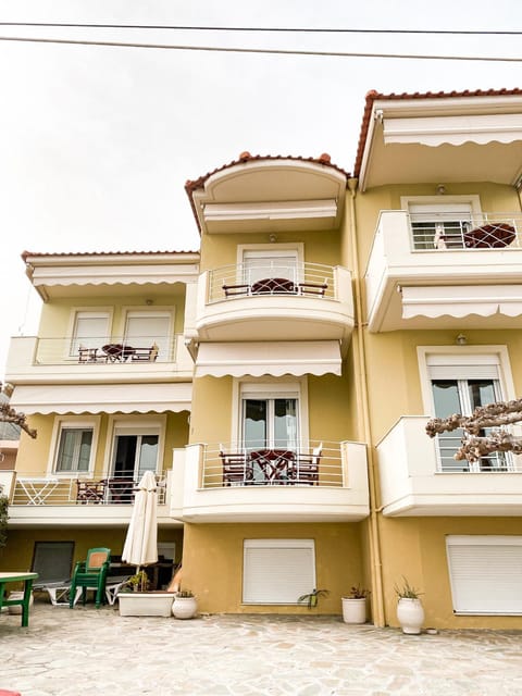 Property building, View (from property/room), Balcony/Terrace