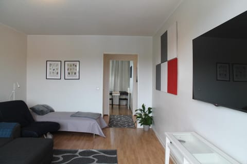 Bed, TV and multimedia, Living room, Photo of the whole room, Seating area, Bedroom