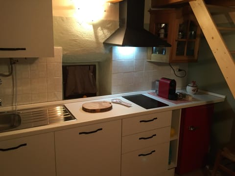 Ca' Rosina. Una casetta nel bosco. House in Lake Garda