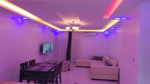 TV and multimedia, Living room, Seating area, Dining area