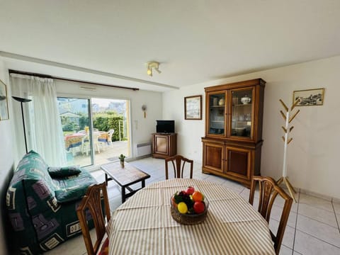 Appartement centre ville, au calme, jardin. Apartment in Quiberon