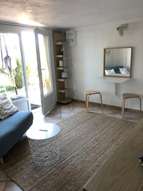 T2 - Rez de Jardin, proche de la mer Apartment in Hyères