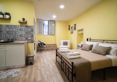Photo of the whole room, towels