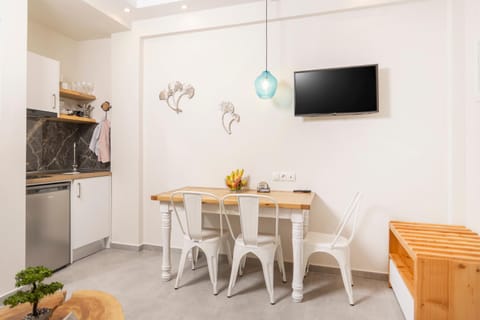 TV and multimedia, Kitchen or kitchenette, Decorative detail, Dining area