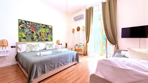 Bed, TV and multimedia, Balcony/Terrace, Decorative detail, Bedroom, towels, air conditioner
