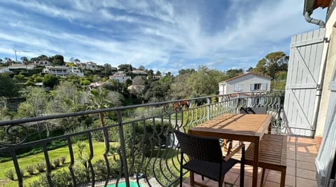 Villa Constance 3 Antibes - Spacieux logement en dernier étage Apartment in Antibes