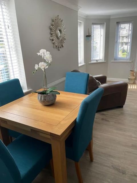 Seaside Modern Apartment Apartment in Westward Ho