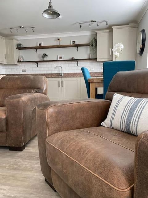 Seaside Modern Apartment Apartment in Westward Ho