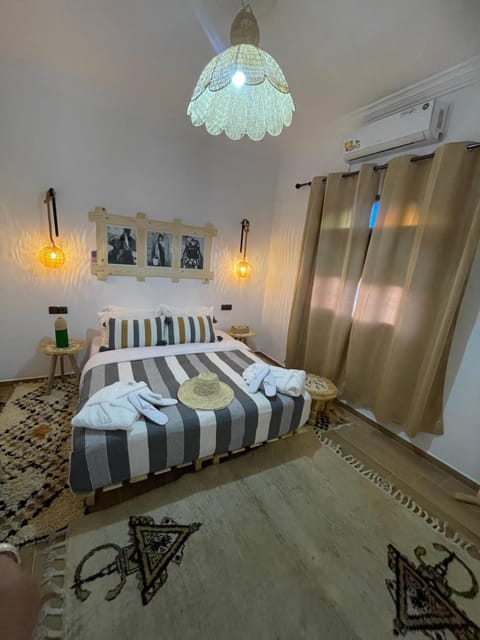 Bed, Bedroom, air conditioner