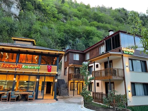 Property building, Restaurant/places to eat, Off site, Day, Natural landscape, Balcony/Terrace, On site, Mountain view
