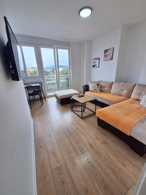 TV and multimedia, View (from property/room), Balcony/Terrace, Living room, Seating area