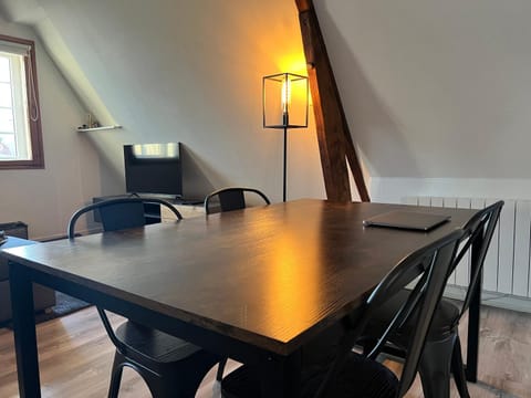 Living room, Seating area, Dining area, hair dresser