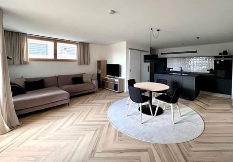 Kitchen or kitchenette, Living room, Seating area, Dining area