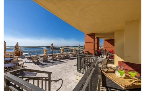 Bright, Corner Unit With Incredible Gulf And Sunset Views! Apartment hotel in Okaloosa Island