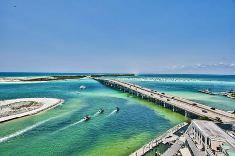 Bright, Corner Unit With Incredible Gulf And Sunset Views! Apartment hotel in Okaloosa Island