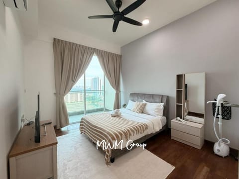 Bed, TV and multimedia, Photo of the whole room