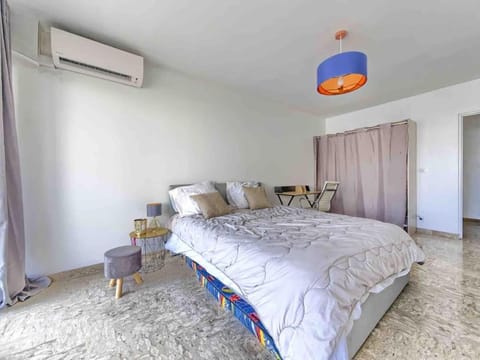 1 min to beach bedroom flat with 2 AC and parking in summer Apartment in Nice