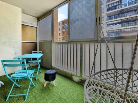 1 min to beach bedroom flat with 2 AC and parking in summer Apartment in Nice