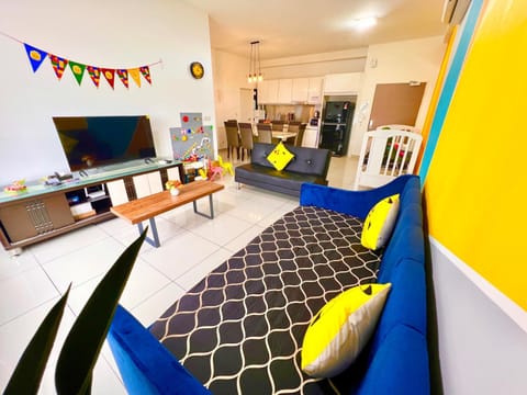 TV and multimedia, Living room, Decorative detail, Kids's club, children, children, young children, Family