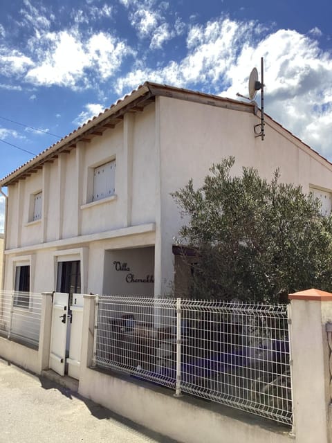Property building, Day