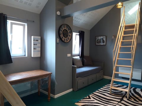 Bed, Living room, Seating area