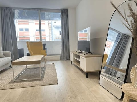 Jacinto Benavente 15, 1S con Parking gratis by YBH Apartment in Vigo