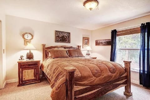 Pure Lux W Hot Tub, Zipline & Sauna! House in Park County