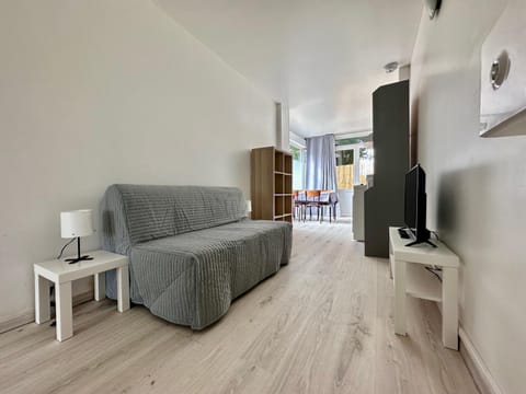 TV and multimedia, Seating area