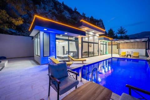 Night, Natural landscape, Sea view, Swimming pool, sunbed
