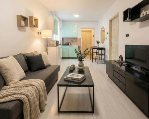 Kitchen or kitchenette, Living room, Dining area, Communal kitchen