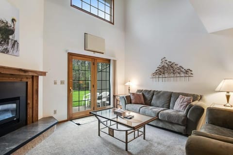 Dells Getaway At Tamarack & Mirror Lake Resort House in Lake Delton