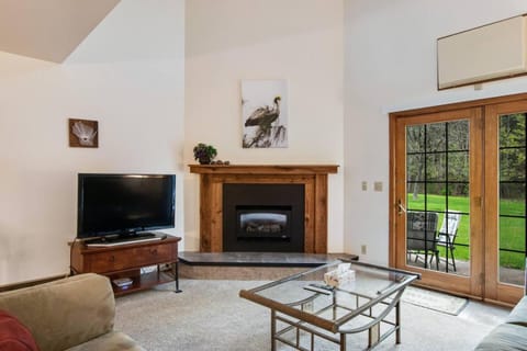 Dells Getaway At Tamarack & Mirror Lake Resort House in Lake Delton