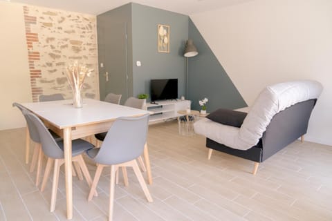 Living room, Dining area