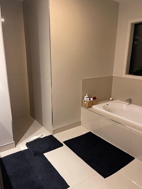 Home Stay Queen Bed Room 1 Vacation rental in Hamilton