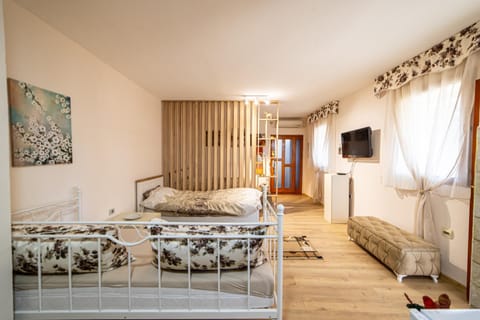 TV and multimedia, Photo of the whole room