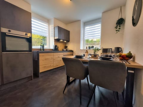 Kitchen or kitchenette, Dining area, Food, pet friendly, stove