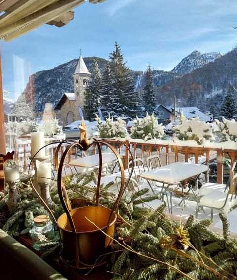 Property building, Restaurant/places to eat