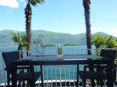 View (from property/room), Balcony/Terrace, Lake view, Mountain view